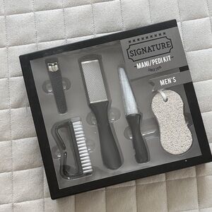 Signature Men's Mani/Pedi Kit - Black and White
